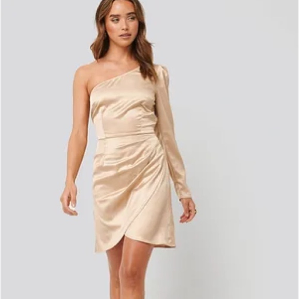 NWT Turn Around Champagne Satin dress